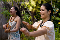 Bailando el Hula, música tradicional hawaiana. Polynesian Cultural Center. O’ahu.